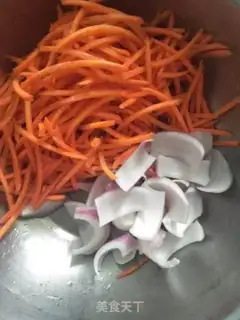 Make Onion fried carrots step 0