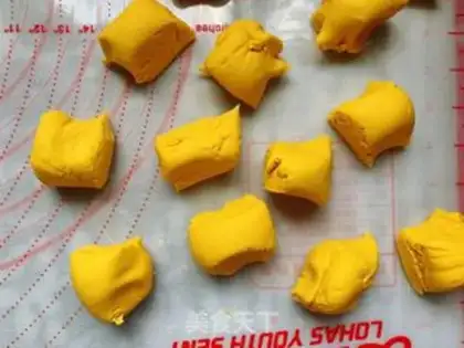 Make Pumpkin ball step 5