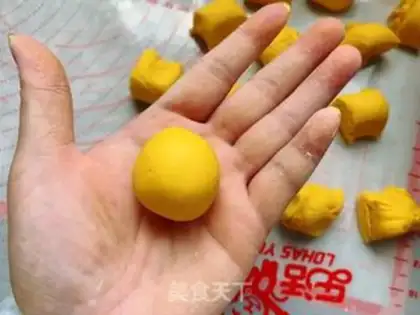 Make Pumpkin ball step 6
