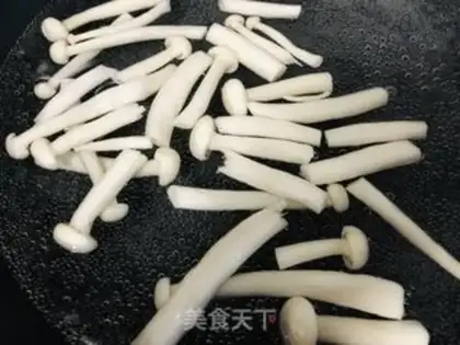 Make Smelt egg mushroom soup step 1