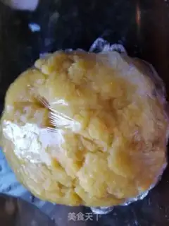 Make A yellow milk pie step 4