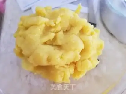 Make A yellow milk pie step 5