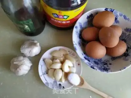 Make Eggs and garlic step 0