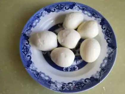 Make Eggs and garlic step 1