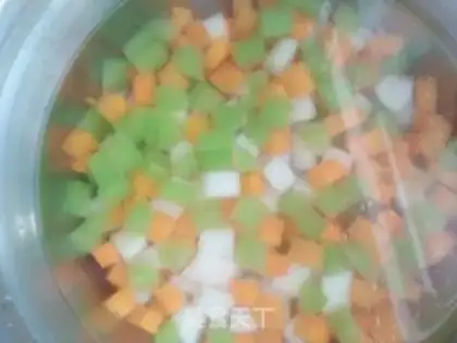 Make Three-coloured meatloaf in the field step 1