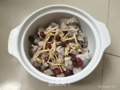 Make The yellow-haired party in red-tree bone soup step 4