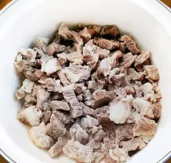 Make Red beef noodles step 1