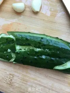 Make A cucumber with noodles step 1