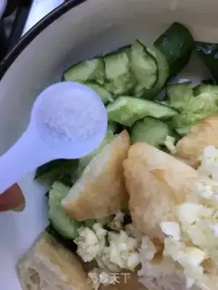 Make A cucumber with noodles step 7