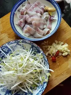 Make Silver sprouts with fresh squid step 1