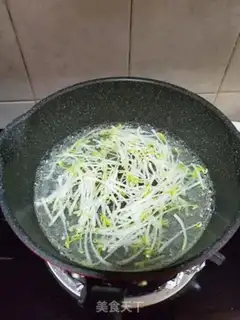 Make Silver sprouts with fresh squid step 2