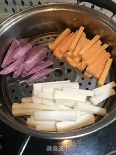 Make Three-coloured mountain fries step 1