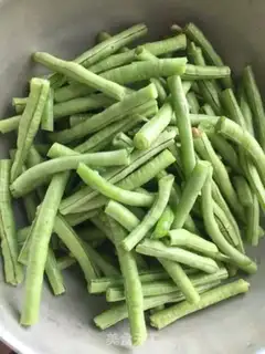 Make Bean horns for black wood step 0