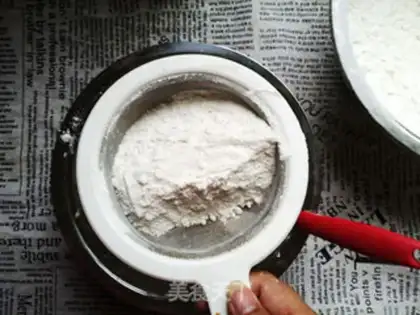 Make Cream chocolate mooncake step 7