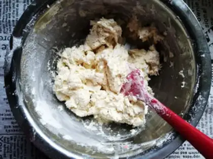 Make Cream chocolate mooncake step 8