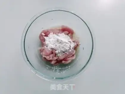 Make Squeeze meat and fried eggs step 1