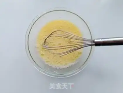 Make Squeeze meat and fried eggs step 3