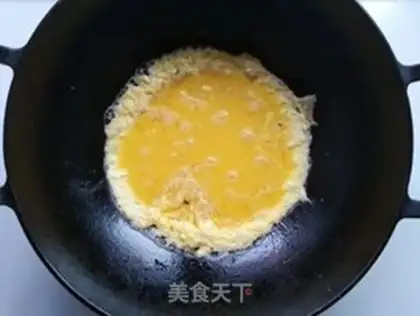 Make Squeeze meat and fried eggs step 4