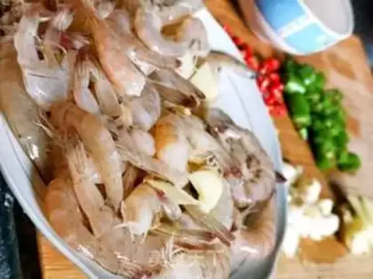 Make Spicy shrimp step 1