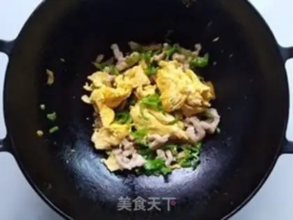 Make Squeeze meat and fried eggs step 10