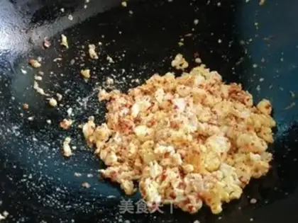 Make Chili fried eggs step 4