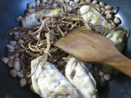 Make The tea, mushrooms, peanuts step 3