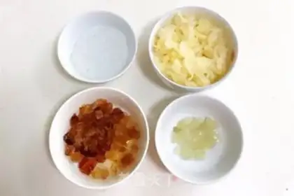 Make Peach gel, silver ostrich step 1