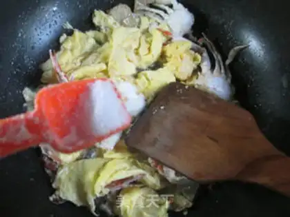 Make Eggs and crabs step 10