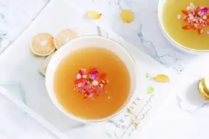 Make Peach gel, silver ostrich step 7