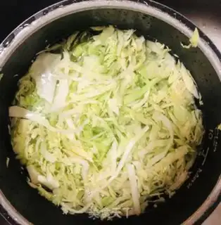 Make Pork fan cabbage step 0