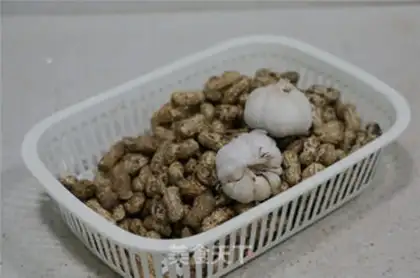 Make Garlic peanuts step 0