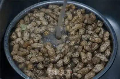 Make Garlic peanuts step 1