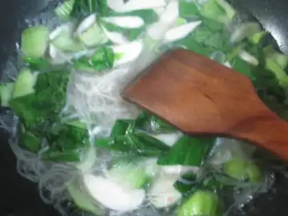Make The green rice noodles step 5