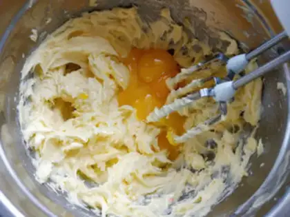Make A yellow-haired moon cake step 12