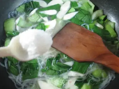 Make The green rice noodles step 7