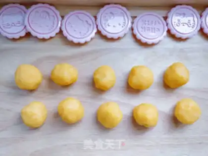 Make A yellow-haired moon cake step 15