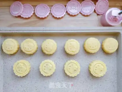 Make A yellow-haired moon cake step 17