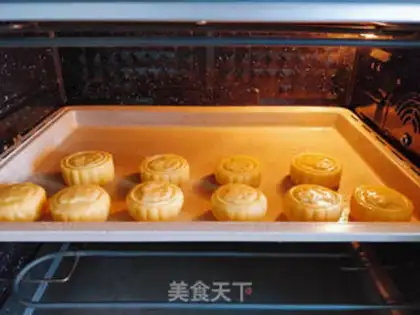 Make A yellow-haired moon cake step 18