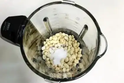 Make Peanut gravy step 1