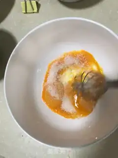 Make Coco strawberry double ice cream step 2