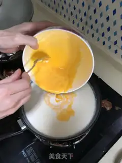Make Coco strawberry double ice cream step 4