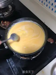 Make Coco strawberry double ice cream step 5