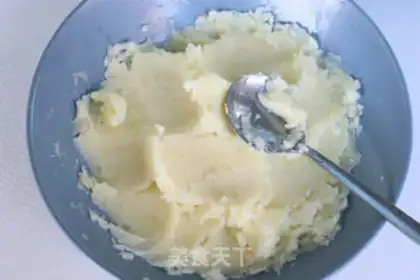 Make Beef sausage mashed potatoes step 2