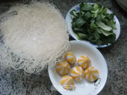 Make Fishseeds with rice noodles step 0
