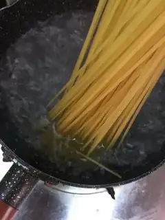 Make Shrimp tomato pasta step 3