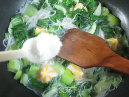 Make Fishseeds with rice noodles step 5