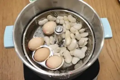 Make Five spics of tea and eggs dry step 1