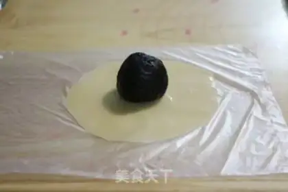 Make A broad black sesame lunar pie step 8