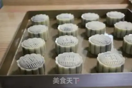 Make A broad black sesame lunar pie step 11