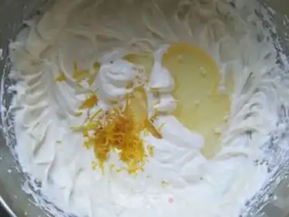 Make Cuckoo-Hoff lemon cake step 3